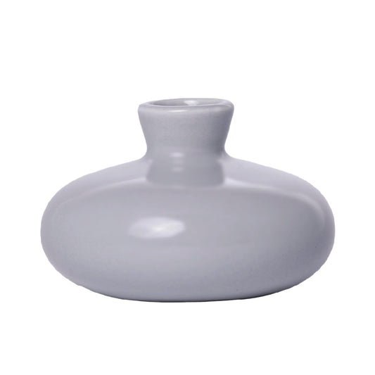 Lage keramische vaas in lichtgrijs